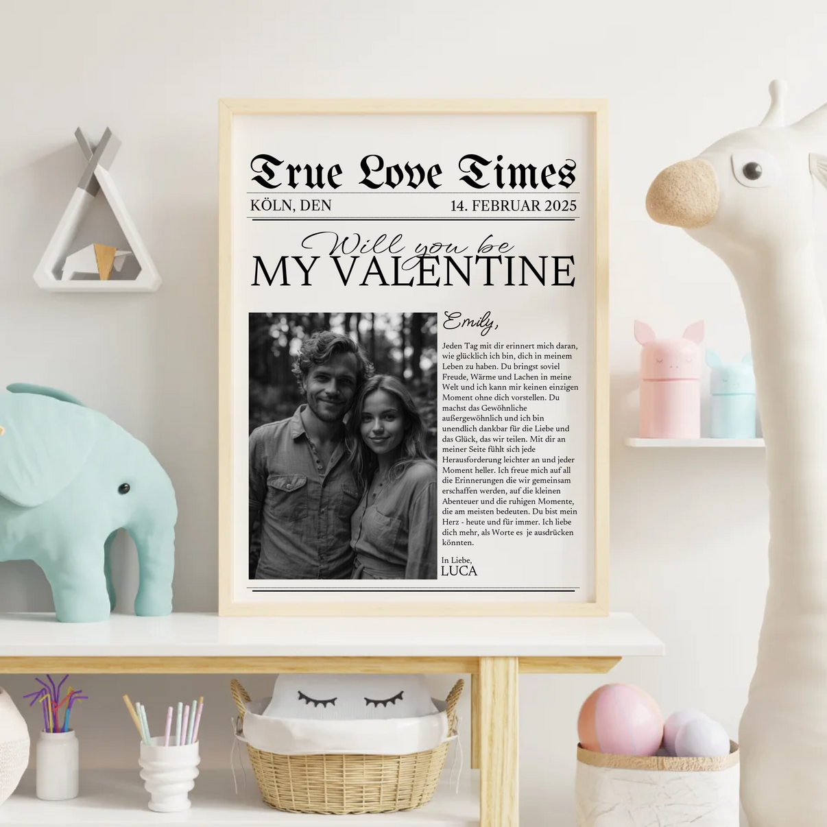 Detailansicht persönliches Valentinstagsposter mit Datum und Ort