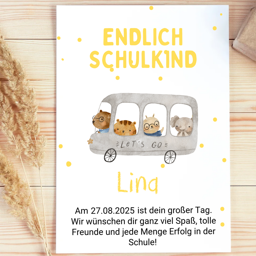 Poster »Endlich Schulkind« mit Aquarell-Tierbus und gelber Schrift