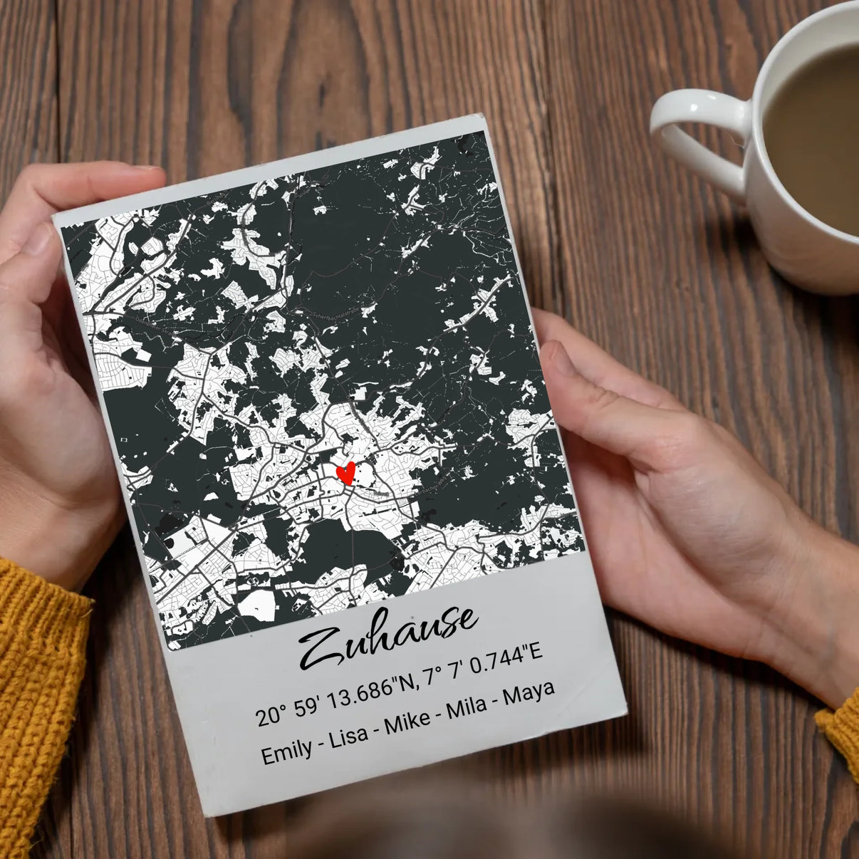 Schwarz-weißes Heimat-Poster mit rotem Herz von Geschenkfabrik24