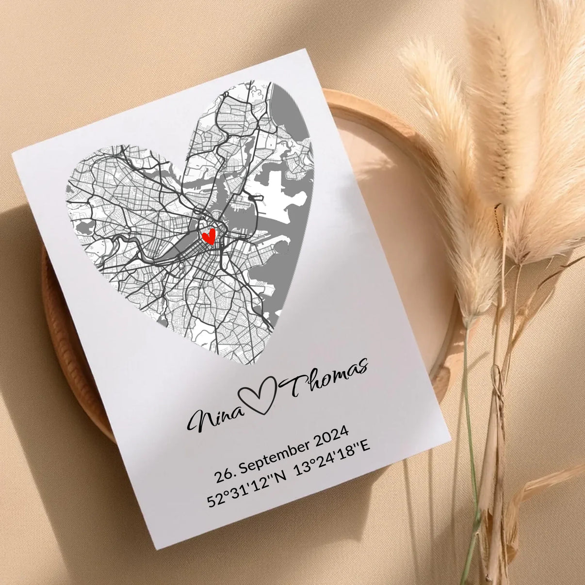 Elegantes Herzposter mit Stadtplan und Liebesdaten