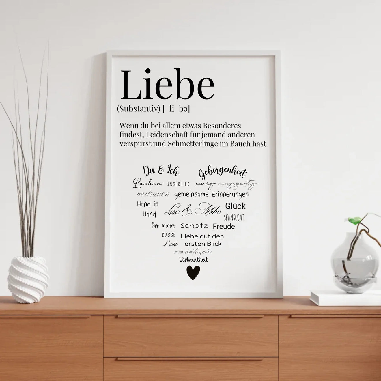 Wandposter mit liebevoller Definition und Herzdesign an einer zarten Wand