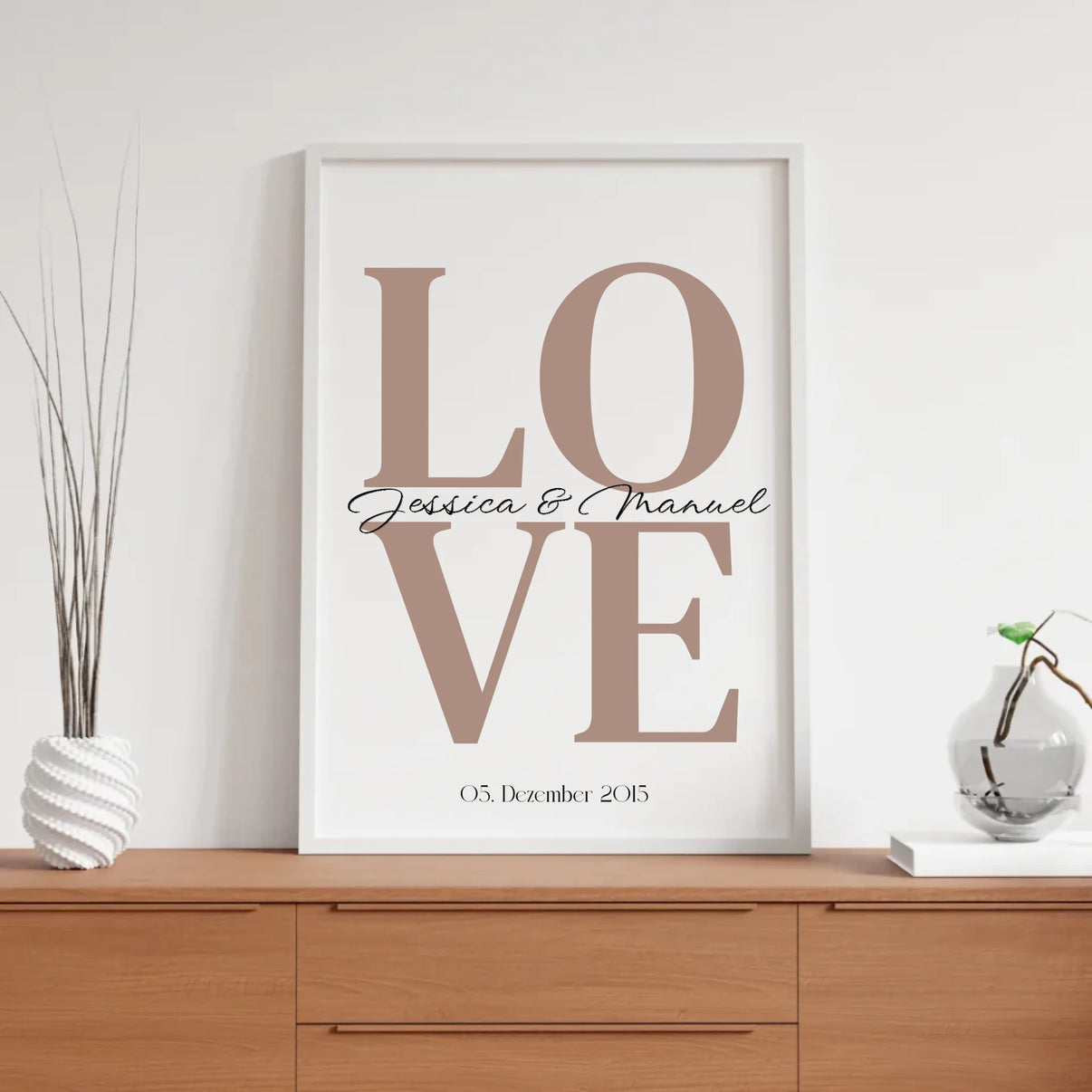 Detailansicht LOVE Typografie Poster mit Namen & Datum von Geschenkfabrik24