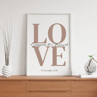 Detailansicht LOVE Typografie Poster mit Namen & Datum von Geschenkfabrik24