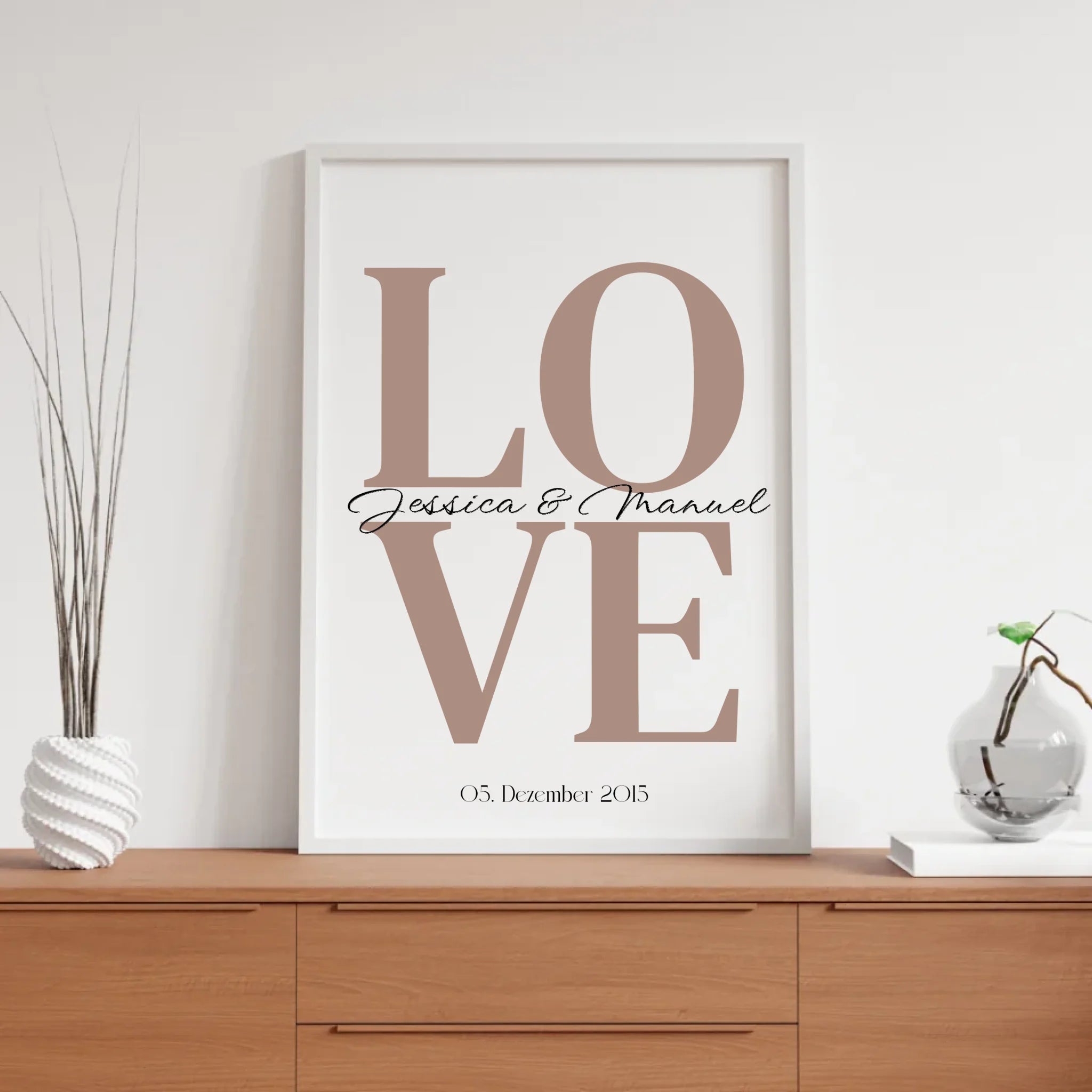 Detailansicht LOVE Typografie Poster mit Namen & Datum von Geschenkfabrik24