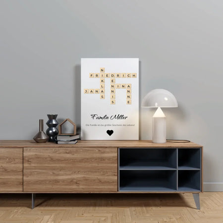 Kreatives Familienposter im Scrabble-Stil mit Herzsymbol.